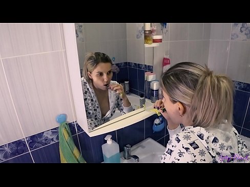 ❤️ Pijamaz jantzitako gazteekin ahozko esperma amaitzen da ipurdian - Letty Black ❤ Porno gugan ❌️❤